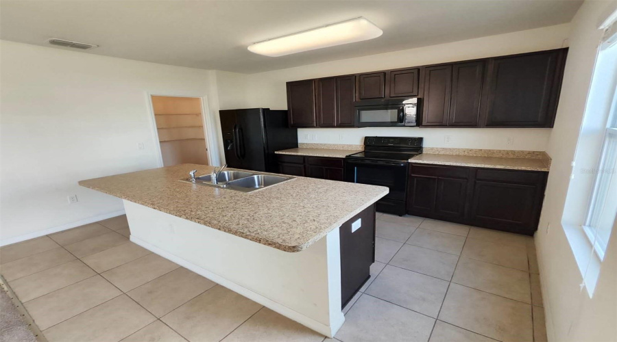 DAVENPORT, Florida 33837, 4 Bedrooms Bedrooms, ,2 BathroomsBathrooms,Residential,For Sale,NOVA,0,MFRO6388173