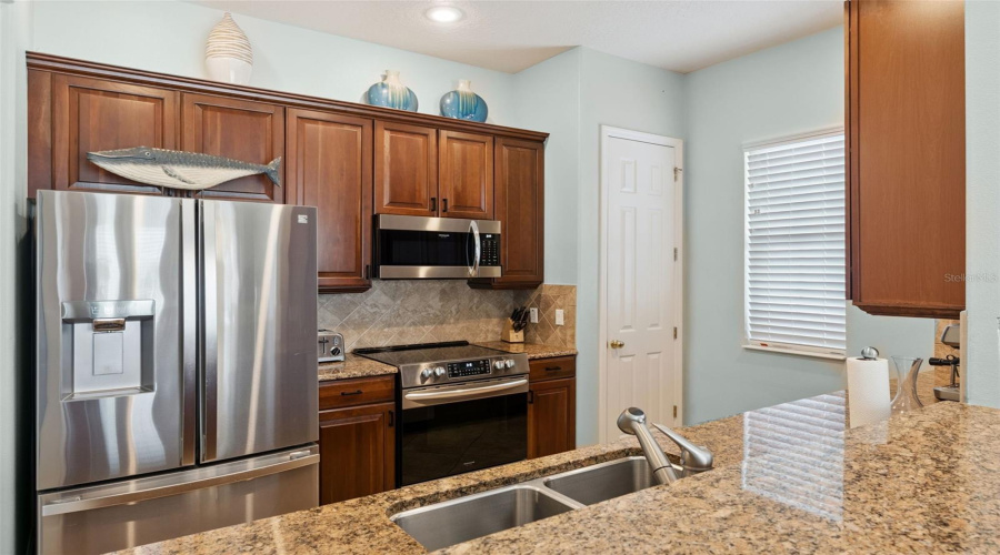 KISSIMMEE, Florida 34747, 4 Bedrooms Bedrooms, ,4 BathroomsBathrooms,Residential,For Sale,FAIRVIEW CIRCLE,0,MFRO6389613