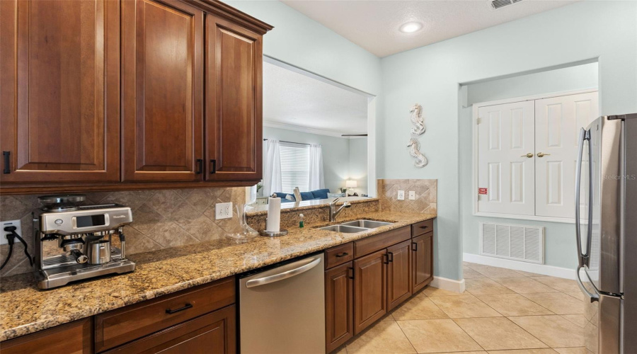 KISSIMMEE, Florida 34747, 4 Bedrooms Bedrooms, ,4 BathroomsBathrooms,Residential,For Sale,FAIRVIEW CIRCLE,0,MFRO6389613