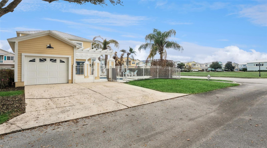 KISSIMMEE, Florida 34747, 4 Bedrooms Bedrooms, ,4 BathroomsBathrooms,Residential,For Sale,FAIRVIEW CIRCLE,0,MFRO6389613