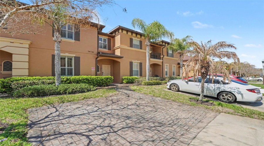 DAVENPORT, Florida 33897, 4 Bedrooms Bedrooms, ,3 BathroomsBathrooms,Residential,For Sale,CALABRIA,0,MFRTB8485119