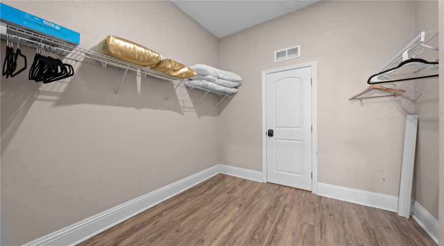 Primary suite closet
