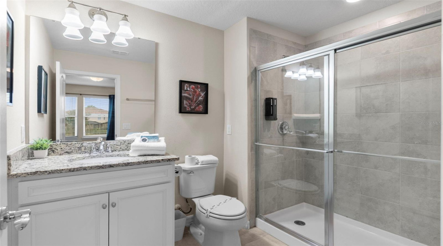 DAVENPORT, Florida 33837, 5 Bedrooms Bedrooms, ,4 BathroomsBathrooms,Residential,For Sale,OAKMOSS,0,MFRP4938051