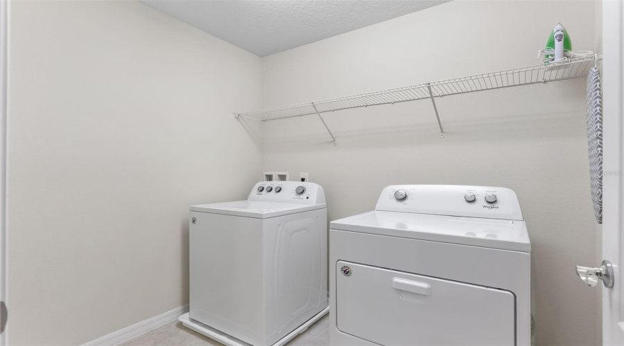 DAVENPORT, Florida 33837, 5 Bedrooms Bedrooms, ,4 BathroomsBathrooms,Residential,For Sale,OAKMOSS,0,MFRP4938051