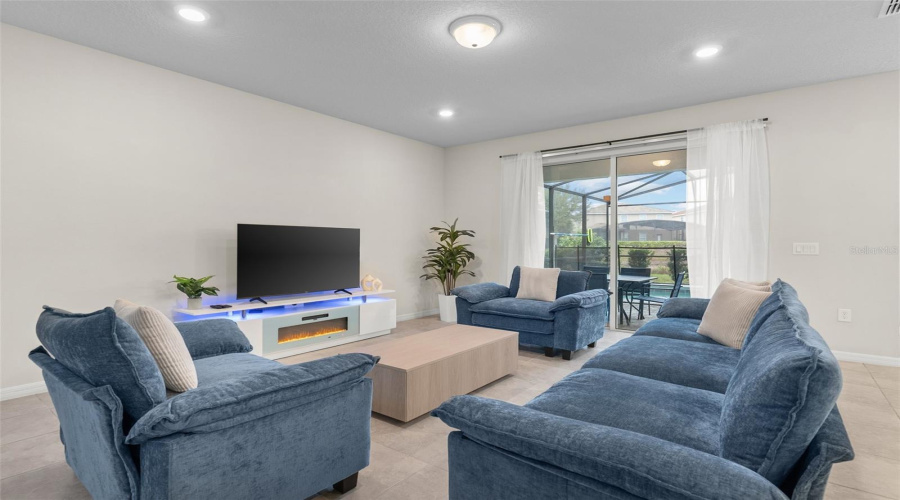 DAVENPORT, Florida 33837, 5 Bedrooms Bedrooms, ,4 BathroomsBathrooms,Residential,For Sale,OAKMOSS,0,MFRP4938051