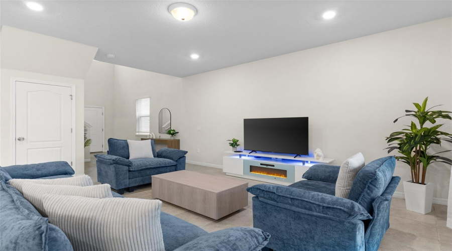 DAVENPORT, Florida 33837, 5 Bedrooms Bedrooms, ,4 BathroomsBathrooms,Residential,For Sale,OAKMOSS,0,MFRP4938051