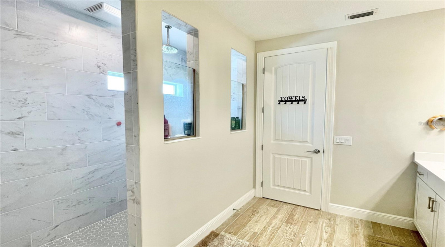 ORLANDO, Florida 32836, 5 Bedrooms Bedrooms, ,4 BathroomsBathrooms,Residential,For Sale,PARK ESTATES,0,MFRO6389745