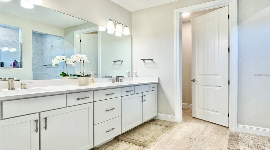 ORLANDO, Florida 32836, 5 Bedrooms Bedrooms, ,4 BathroomsBathrooms,Residential,For Sale,PARK ESTATES,0,MFRO6389745