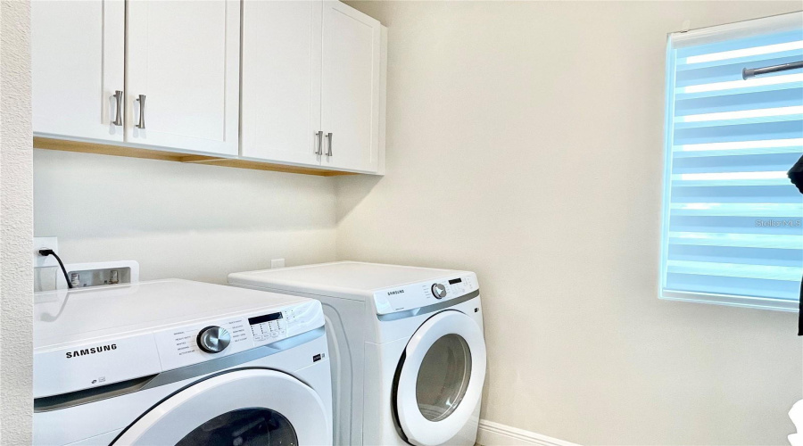 ORLANDO, Florida 32836, 5 Bedrooms Bedrooms, ,4 BathroomsBathrooms,Residential,For Sale,PARK ESTATES,0,MFRO6389745