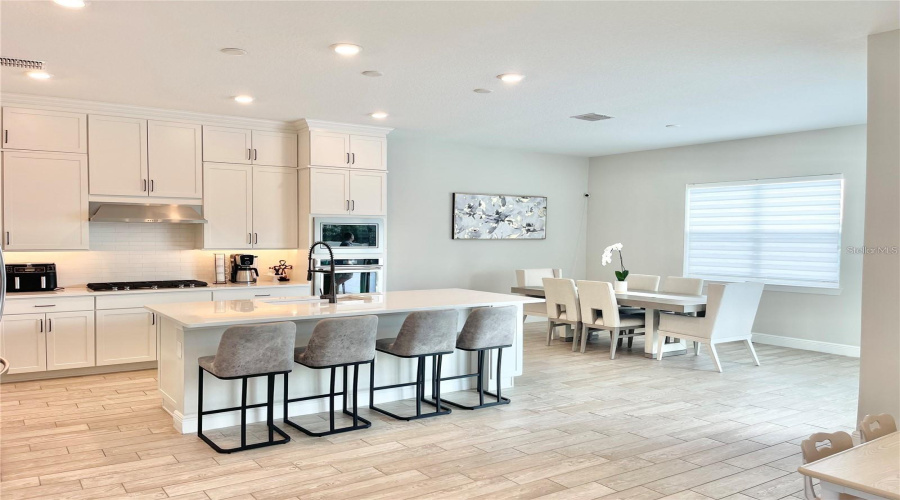 ORLANDO, Florida 32836, 5 Bedrooms Bedrooms, ,4 BathroomsBathrooms,Residential,For Sale,PARK ESTATES,0,MFRO6389745