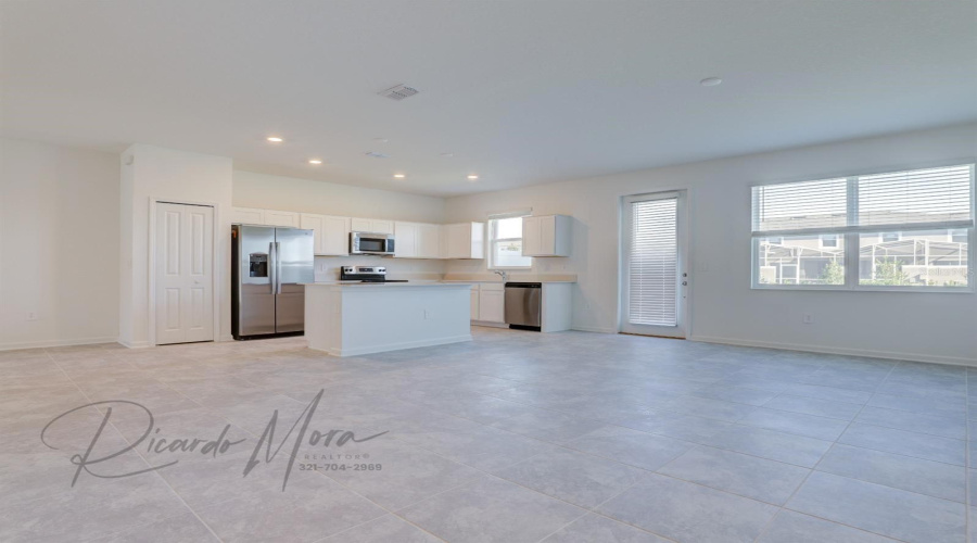 DAVENPORT, Florida 33896, 4 Bedrooms Bedrooms, ,3 BathroomsBathrooms,Residential,For Sale,NINE IRON,0,MFRS5145535