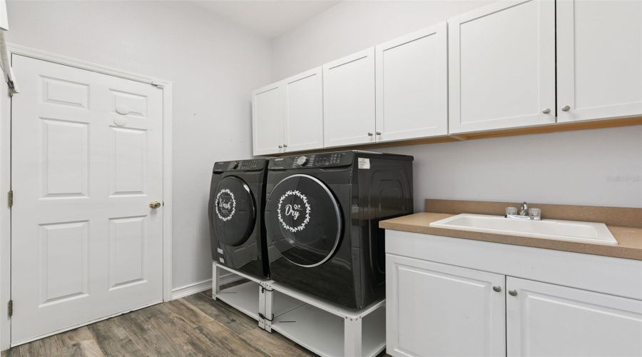 ORLANDO, Florida 32836, 4 Bedrooms Bedrooms, ,3 BathroomsBathrooms,Residential,For Sale,THE ESPLANADE,0,MFRO6389847
