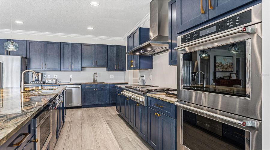 DAVENPORT, Florida 33897, 6 Bedrooms Bedrooms, ,6 BathroomsBathrooms,Residential,For Sale,LADY ALICE,0,MFRO6389738