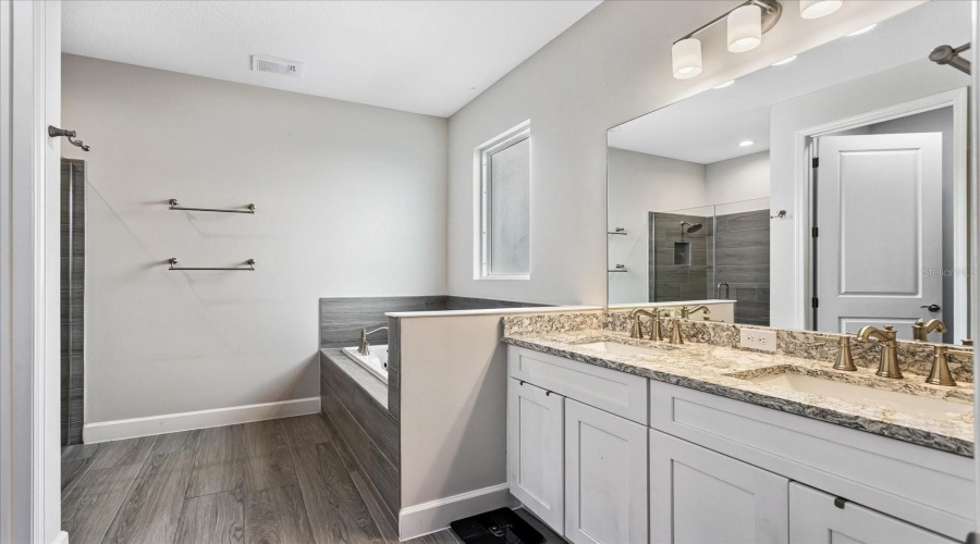 DAVENPORT, Florida 33897, 6 Bedrooms Bedrooms, ,6 BathroomsBathrooms,Residential,For Sale,LADY ALICE,0,MFRO6389738