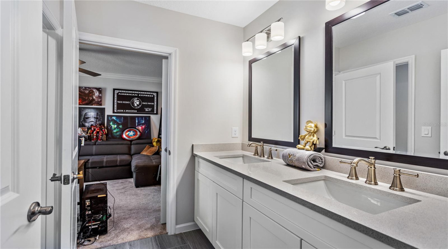 DAVENPORT, Florida 33897, 6 Bedrooms Bedrooms, ,6 BathroomsBathrooms,Residential,For Sale,LADY ALICE,0,MFRO6389738