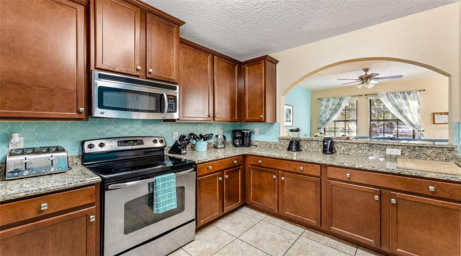 DAVENPORT, Florida 33896, 6 Bedrooms Bedrooms, ,3 BathroomsBathrooms,Residential,For Sale,CYPRESS POINTE,0,MFRS5145636