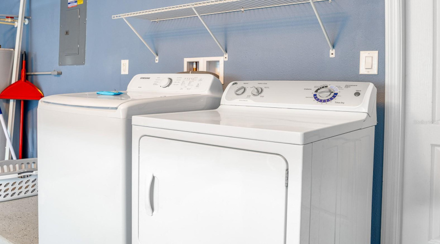 DAVENPORT, Florida 33896, 6 Bedrooms Bedrooms, ,3 BathroomsBathrooms,Residential,For Sale,CYPRESS POINTE,0,MFRS5145636