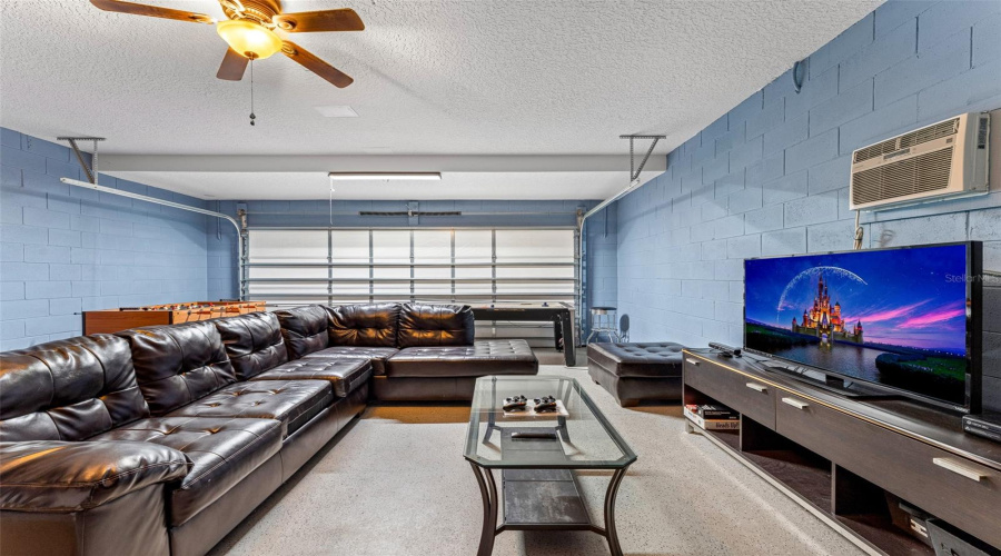 DAVENPORT, Florida 33896, 6 Bedrooms Bedrooms, ,3 BathroomsBathrooms,Residential,For Sale,CYPRESS POINTE,0,MFRS5145636