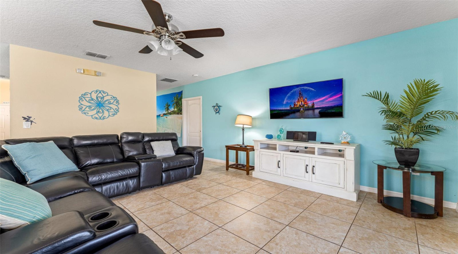 DAVENPORT, Florida 33896, 6 Bedrooms Bedrooms, ,3 BathroomsBathrooms,Residential,For Sale,CYPRESS POINTE,0,MFRS5145636