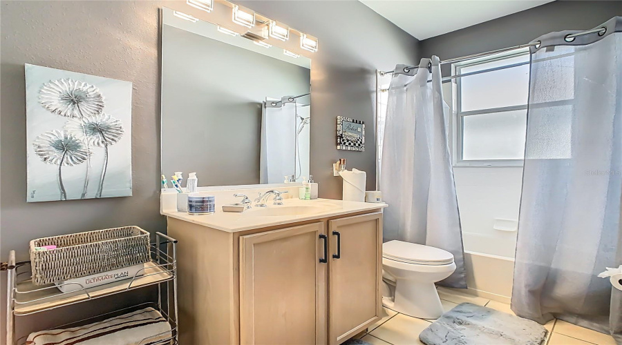 Adjoinig Guestroom Bath