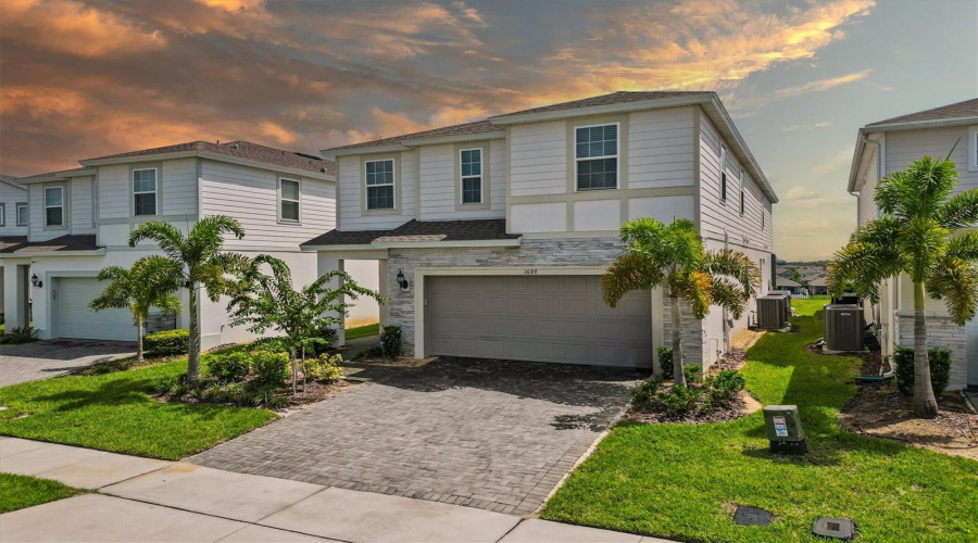 DAVENPORT, Florida 33897, 7 Bedrooms Bedrooms, ,5 BathroomsBathrooms,Residential,For Sale,KONA,0,MFRO6388686