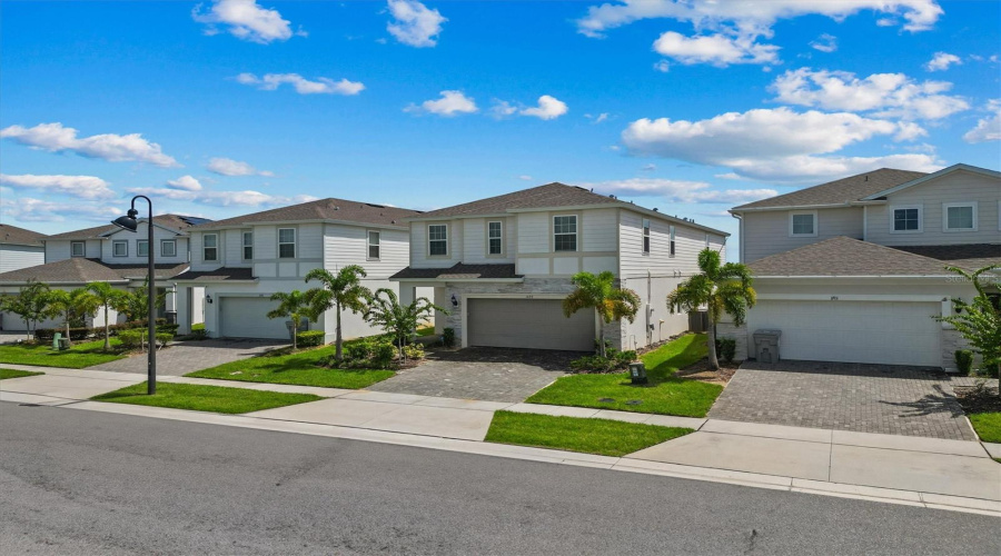DAVENPORT, Florida 33897, 7 Bedrooms Bedrooms, ,5 BathroomsBathrooms,Residential,For Sale,KONA,0,MFRO6388686