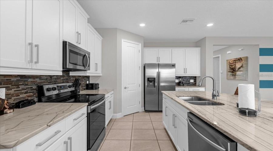 KISSIMMEE, Florida 34747, 4 Bedrooms Bedrooms, ,3 BathroomsBathrooms,Residential,For Sale,WESTLAND,0,MFRO6389916