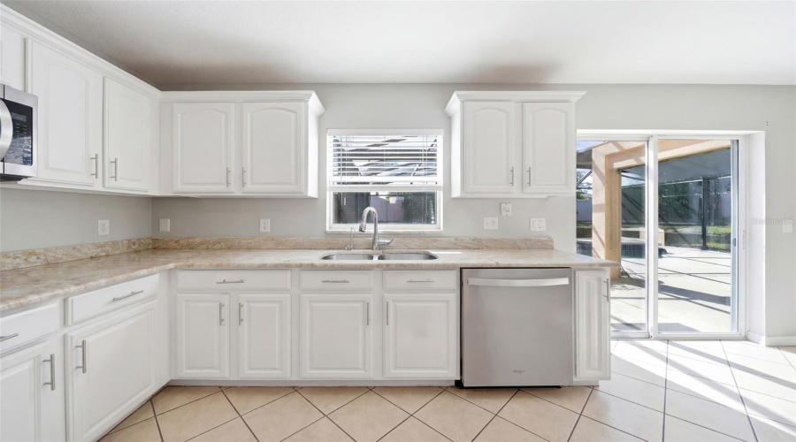 DAVENPORT, Florida 33896, 5 Bedrooms Bedrooms, ,3 BathroomsBathrooms,Residential,For Sale,ROBIN,0,MFRO6390061