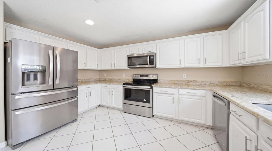 DAVENPORT, Florida 33896, 5 Bedrooms Bedrooms, ,3 BathroomsBathrooms,Residential,For Sale,ROBIN,0,MFRO6390061