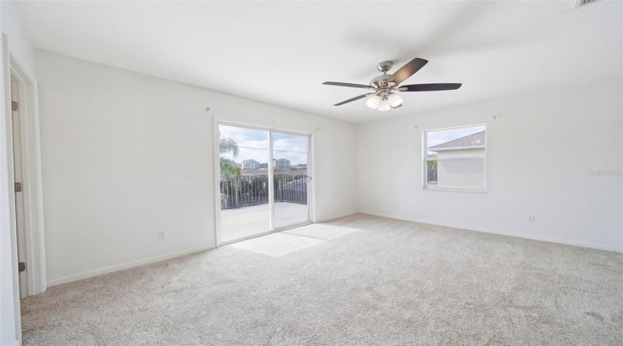 DAVENPORT, Florida 33896, 5 Bedrooms Bedrooms, ,3 BathroomsBathrooms,Residential,For Sale,ROBIN,0,MFRO6390061