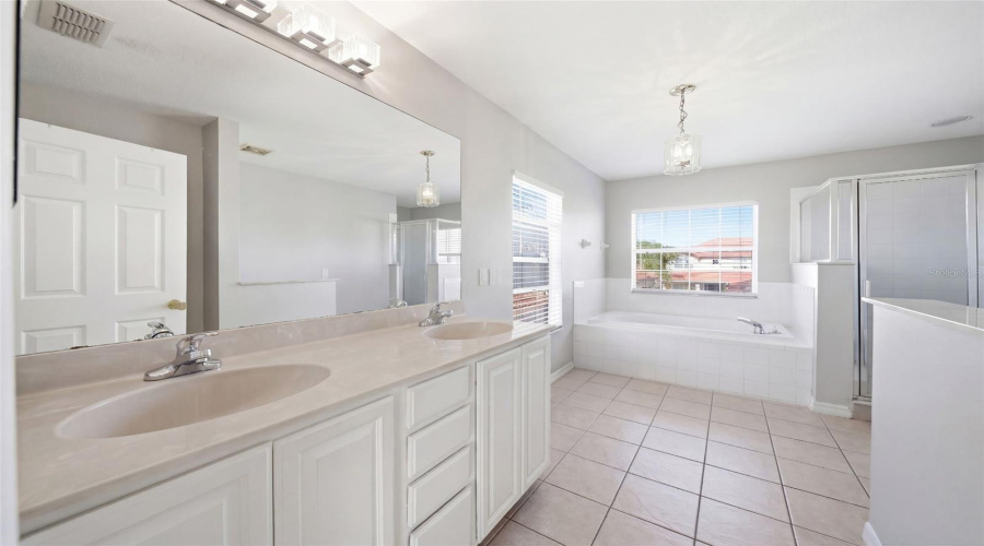 DAVENPORT, Florida 33896, 5 Bedrooms Bedrooms, ,3 BathroomsBathrooms,Residential,For Sale,ROBIN,0,MFRO6390061
