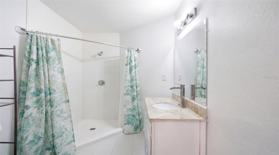 DAVENPORT, Florida 33896, 5 Bedrooms Bedrooms, ,3 BathroomsBathrooms,Residential,For Sale,ROBIN,0,MFRO6390061