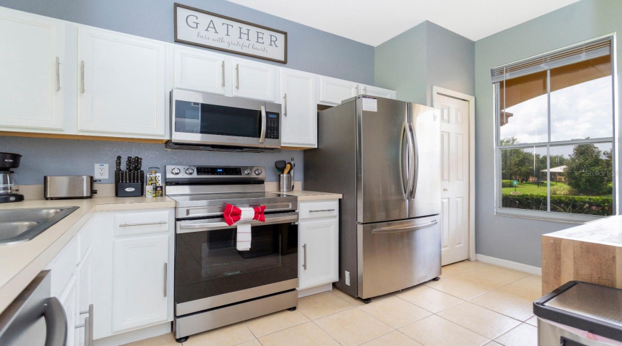 DAVENPORT, Florida 33897, 4 Bedrooms Bedrooms, ,2 BathroomsBathrooms,Residential,For Sale,BERGAMO,0,MFRO6390093