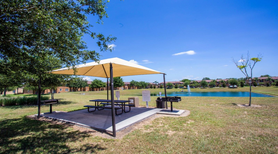 DAVENPORT, Florida 33897, 4 Bedrooms Bedrooms, ,2 BathroomsBathrooms,Residential,For Sale,BERGAMO,0,MFRO6390093