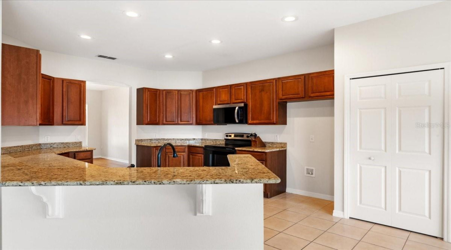 KISSIMMEE, Florida 34746, 4 Bedrooms Bedrooms, ,3 BathroomsBathrooms,Residential,For Sale,SOMERSET,0,MFRO6389228