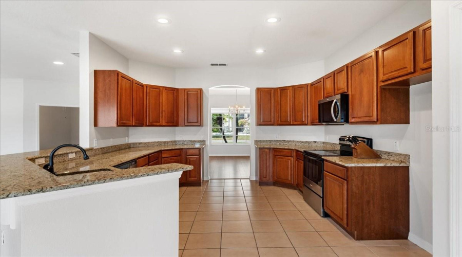 KISSIMMEE, Florida 34746, 4 Bedrooms Bedrooms, ,3 BathroomsBathrooms,Residential,For Sale,SOMERSET,0,MFRO6389228