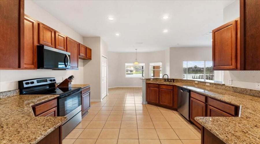 KISSIMMEE, Florida 34746, 4 Bedrooms Bedrooms, ,3 BathroomsBathrooms,Residential,For Sale,SOMERSET,0,MFRO6389228