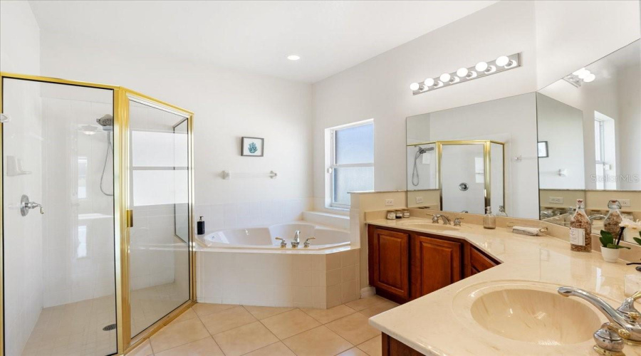 KISSIMMEE, Florida 34746, 4 Bedrooms Bedrooms, ,3 BathroomsBathrooms,Residential,For Sale,SOMERSET,0,MFRO6389228