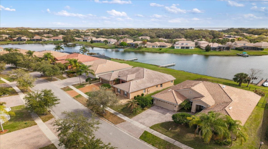 KISSIMMEE, Florida 34746, 4 Bedrooms Bedrooms, ,3 BathroomsBathrooms,Residential,For Sale,SOMERSET,0,MFRO6389228