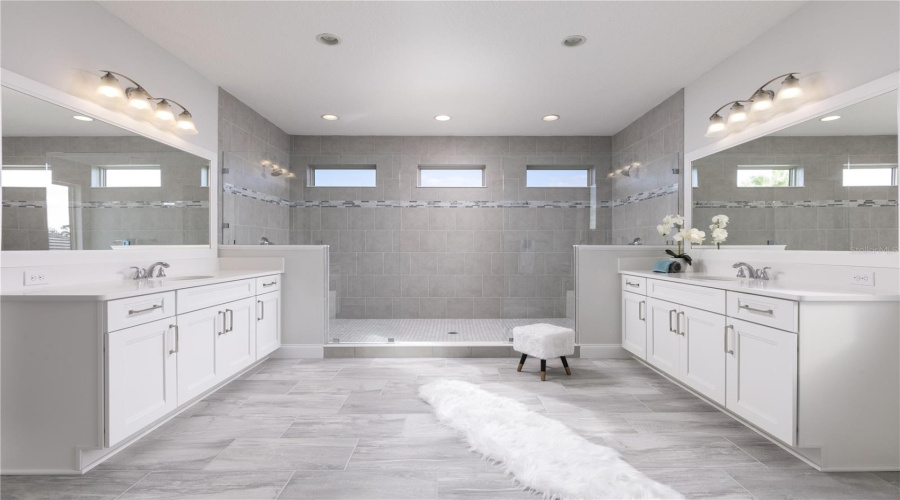 ORLANDO, Florida 32836, 4 Bedrooms Bedrooms, ,4 BathroomsBathrooms,Residential,For Sale,ROYAL CYPRESS,0,MFRO6390187