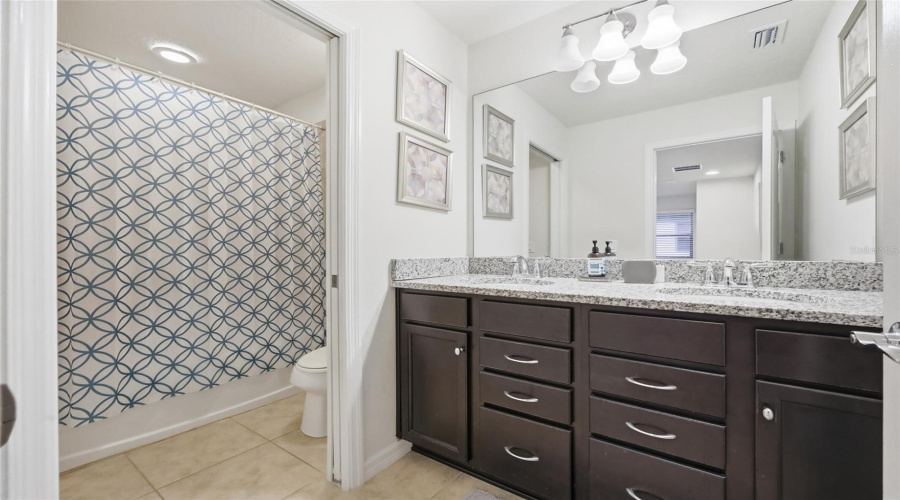 KISSIMMEE, Florida 34747, 5 Bedrooms Bedrooms, ,4 BathroomsBathrooms,Residential,For Sale,GENEVE,0,MFRO6370265