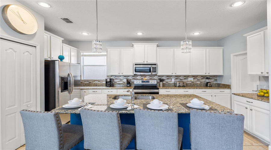 KISSIMMEE, Florida 34747, 5 Bedrooms Bedrooms, ,5 BathroomsBathrooms,Residential,For Sale,MAJESTY PALM,0,MFRO6390392