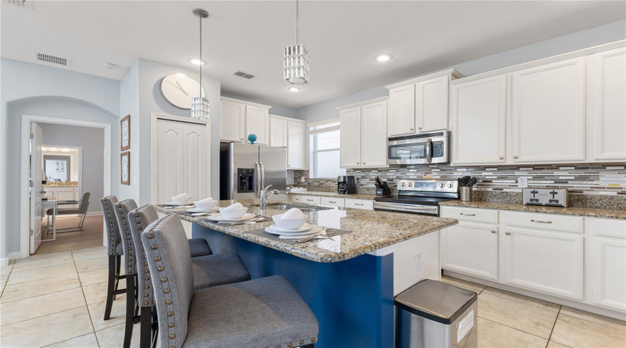 KISSIMMEE, Florida 34747, 5 Bedrooms Bedrooms, ,5 BathroomsBathrooms,Residential,For Sale,MAJESTY PALM,0,MFRO6390392