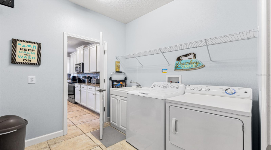 KISSIMMEE, Florida 34747, 5 Bedrooms Bedrooms, ,5 BathroomsBathrooms,Residential,For Sale,MAJESTY PALM,0,MFRO6390392