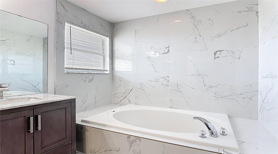 DAVENPORT, Florida 33837, 6 Bedrooms Bedrooms, ,3 BathroomsBathrooms,Residential,For Sale,WILDFLOWER,0,MFRO6390424