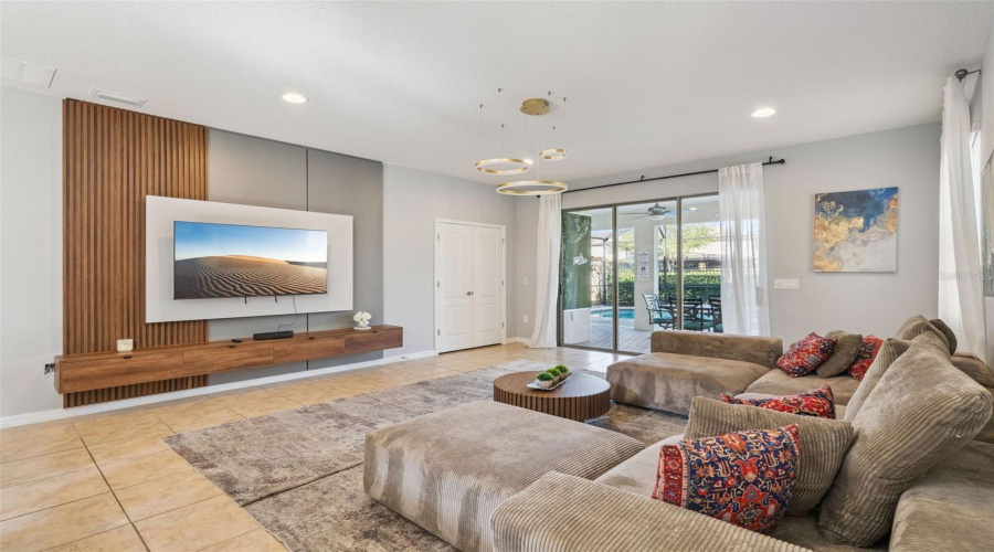 KISSIMMEE, Florida 34747, 6 Bedrooms Bedrooms, ,4 BathroomsBathrooms,Residential,For Sale,GOBI,0,MFRO6389603