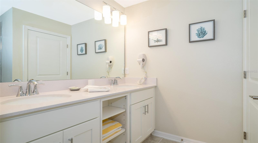 KISSIMMEE, Florida 34746, 2 Bedrooms Bedrooms, ,2 BathroomsBathrooms,Residential,For Sale,PARADOX,0,MFRS5145363