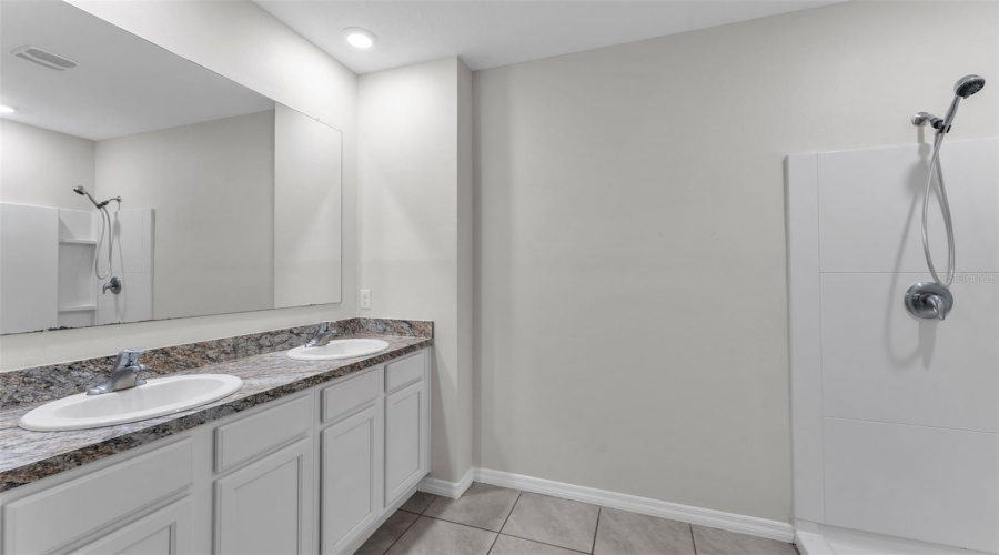 DAVENPORT, Florida 33837, 5 Bedrooms Bedrooms, ,3 BathroomsBathrooms,Residential,For Sale,GINA,0,MFRL4960164