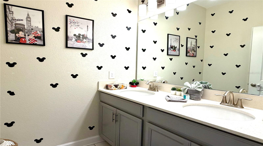 KISSIMMEE, Florida 34746, 5 Bedrooms Bedrooms, ,4 BathroomsBathrooms,Residential,For Sale,LOVE STOREY,0,MFRO6390062