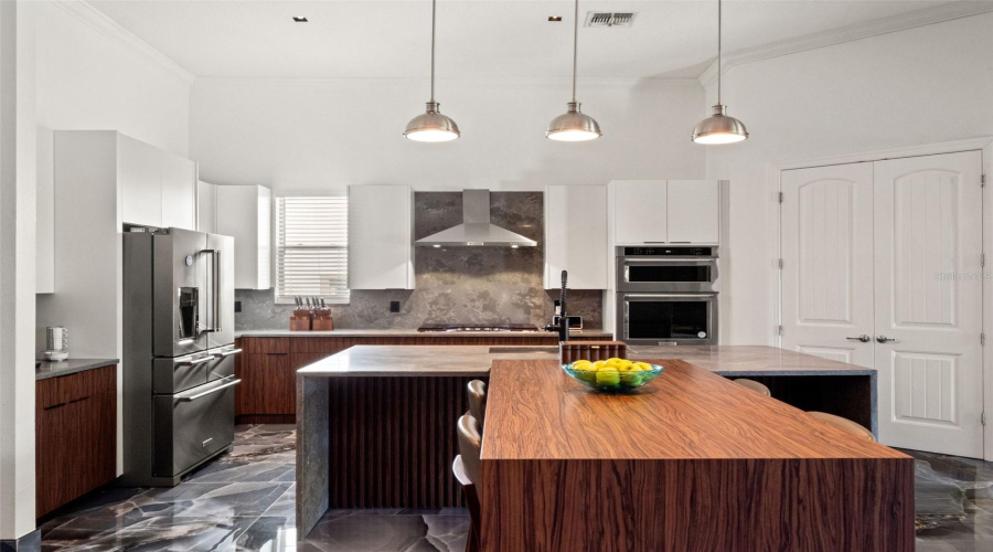 ORLANDO, Florida 32836, 4 Bedrooms Bedrooms, ,4 BathroomsBathrooms,Residential,For Sale,HANGING VINE,0,MFRO6390613